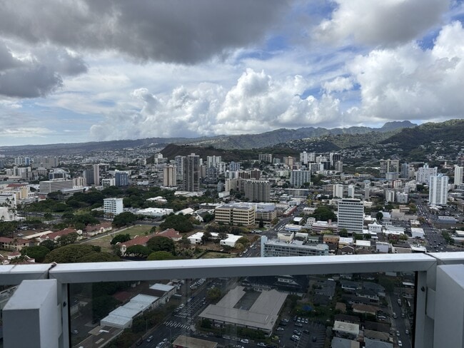Building Photo - 1296 Kapiolani Blvd