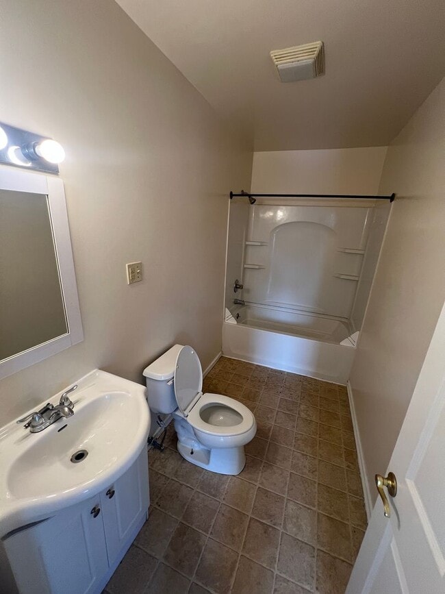 Building Photo - 314-16 Poplar St