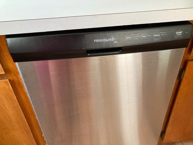 Building Photo - 611 Windcrest Dr