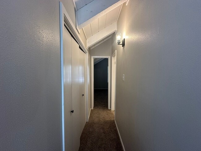 Building Photo - Coming Soon- 3 Bedroom 2 Bath in Whitehouse!