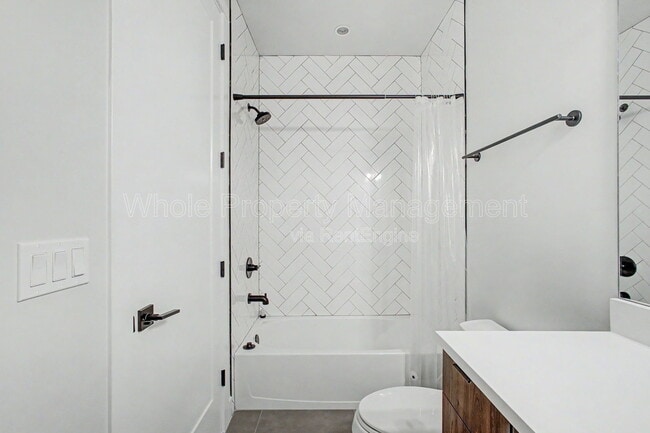 Building Photo - 4339 Kalamath St