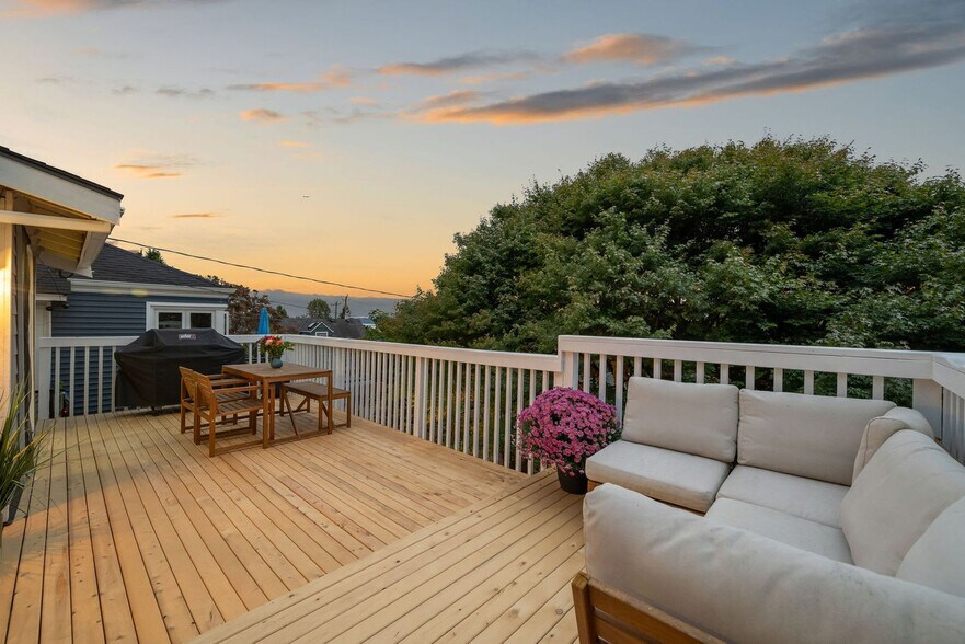 Building Photo - 4045 45th Ave SW