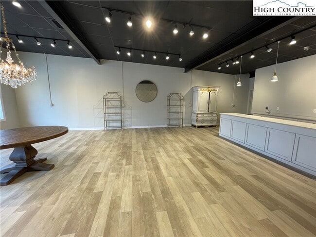 Building Photo - 15 E 2nd St