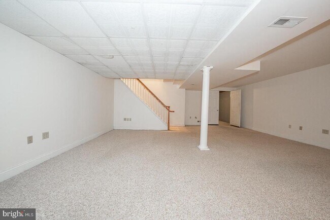 Building Photo - 301 Hanover Ct