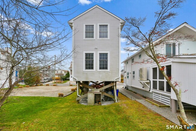 Building Photo - 1236 Fairfield Beach Rd