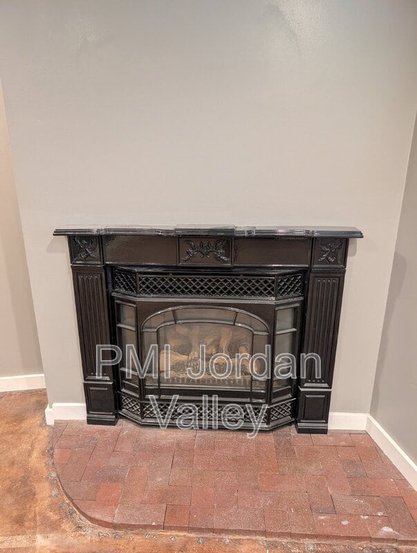 Building Photo - 1394 N 400 E