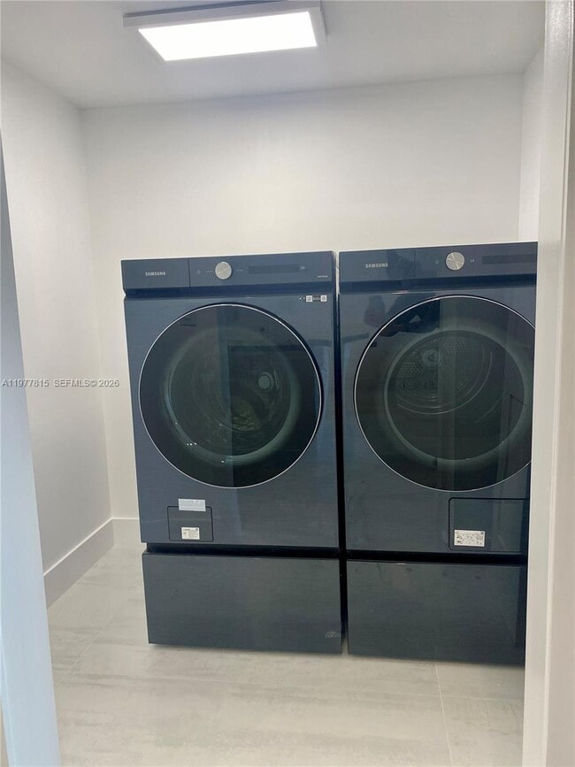 Building Photo - 6039 Collins Ave