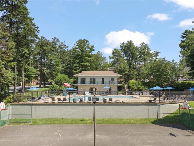 Building Photo - 8403 Thompson Rd