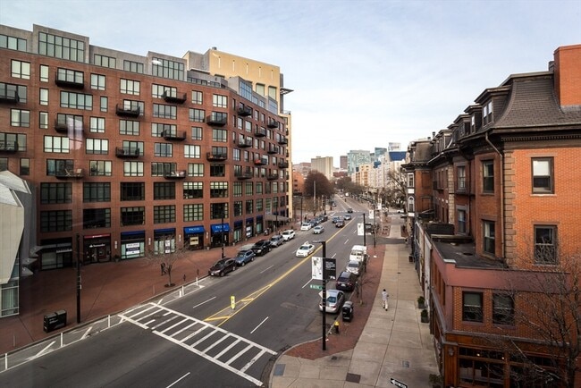 Building Photo - 534 Tremont St