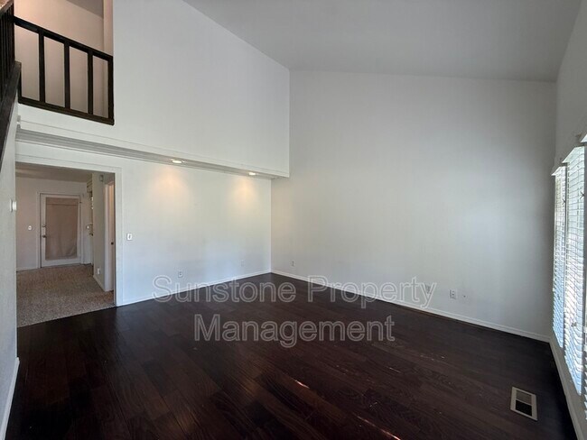 Building Photo - 5117 S Lions Ave