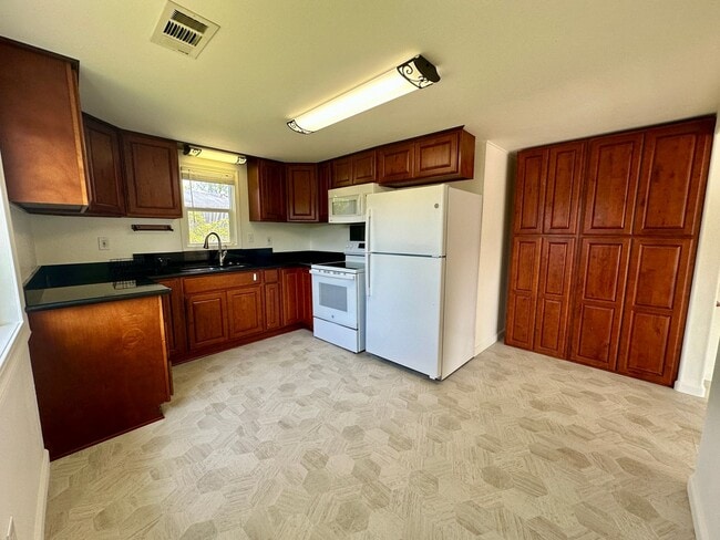 Building Photo - Fresh & Spacious 4 Bed / 2 Bath Home on Oversized Lot – McKinleyville - $2650