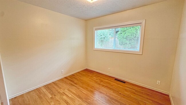 Building Photo - Comfortable 3 BD | 2 BA - Cedar Hills Neighborhood