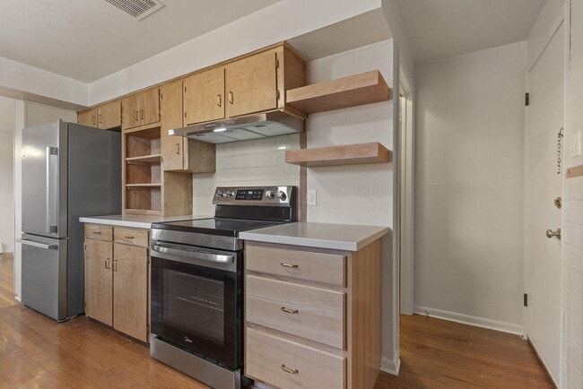 Building Photo - 340 Crown Point