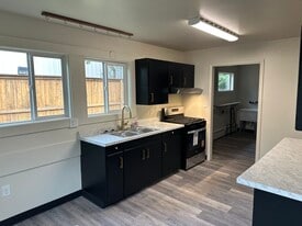 Building Photo - 3304 Dorbrandt St