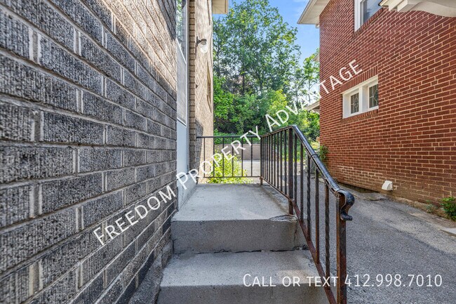 Building Photo - 739 Shady Dr E