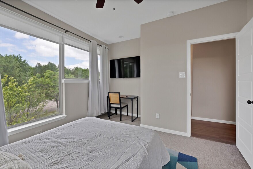 Building Photo - 4635 Calmont Ave