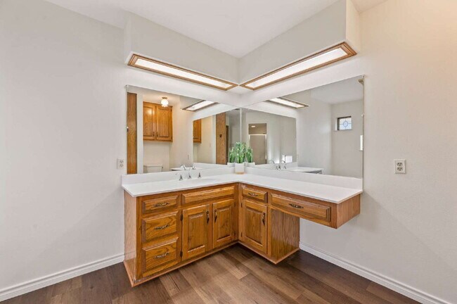 Building Photo - "Charming 3-Bed Oasis with Fireplace in the Heart of Grapevine – 2,238 Sq Ft of Comfort!"