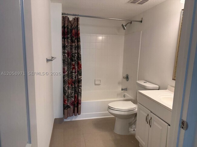 Building Photo - 401 Villa Cir