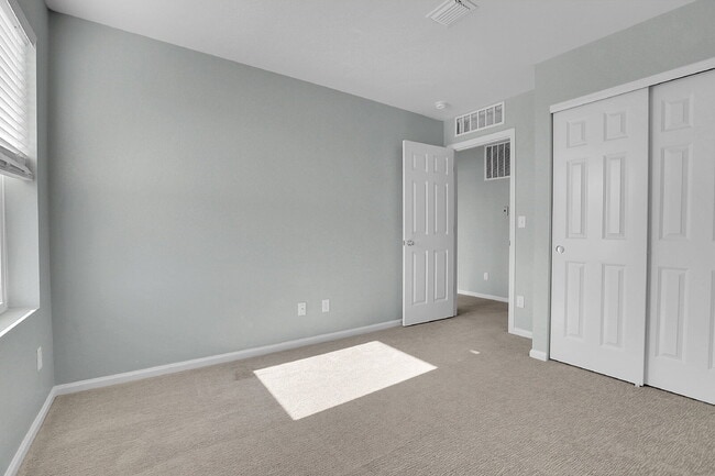 Building Photo - $2,500 - 3 Bed, 2.5 Bath Townhome with Central AC, and In Unit Laundry!