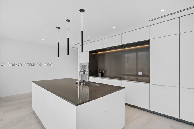 Building Photo - 300 Biscayne Blvd