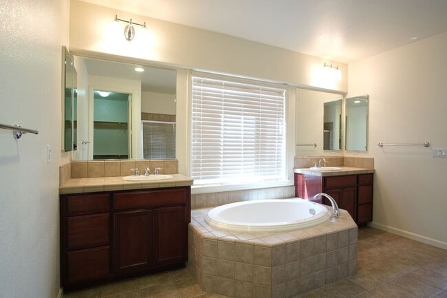 Building Photo - Gorgeous home in Ceres, Available NOW!!!