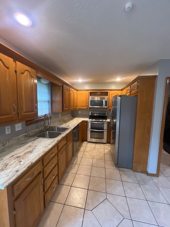 Building Photo - Sit Back, Relax. Your New home Awaits.