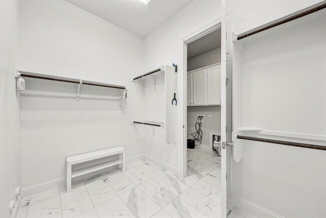 Building Photo - 1813 Mazarro Dr