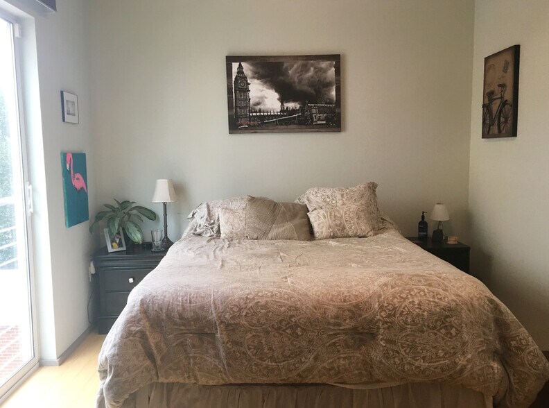 Master bedroom with Juliet balcony - 2074 Euclid Ave