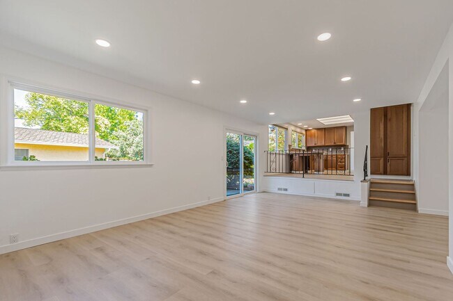 Building Photo - Stunning Updated Home in Almaden Valley