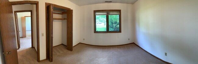 Building Photo - 201 Heather Ln