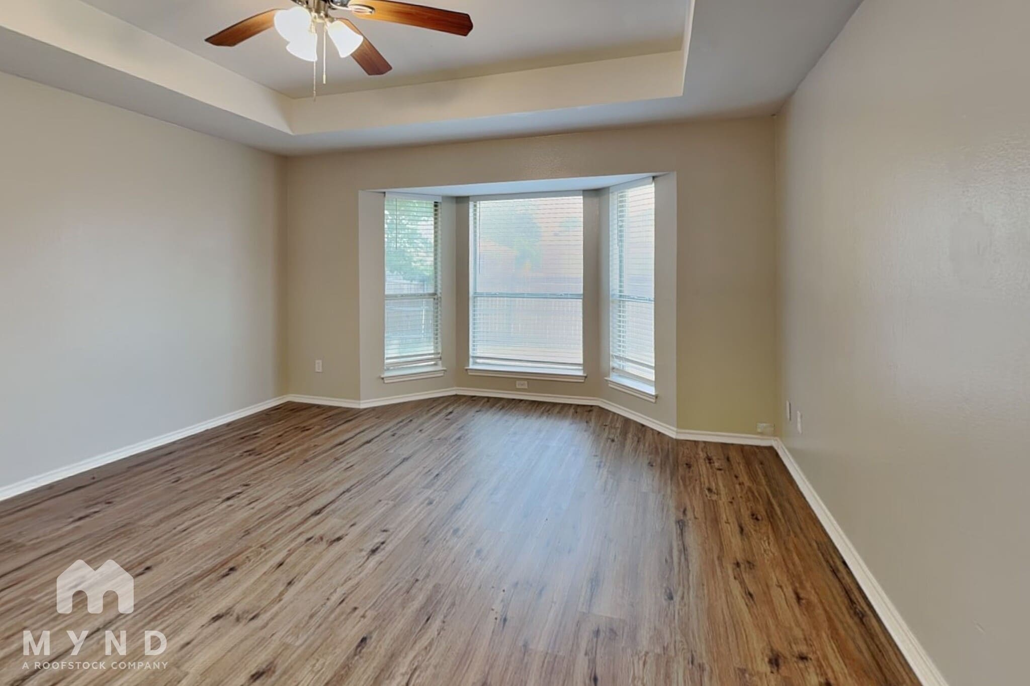 Building Photo - 2526 Sunset Dr