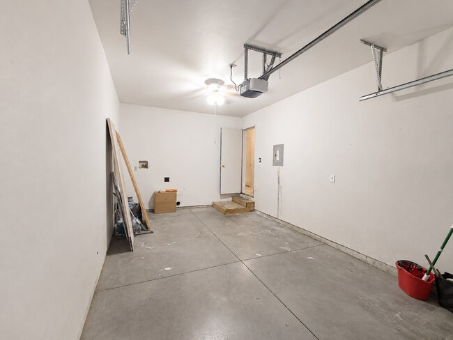 Building Photo - 2950 NE Nikki Ct