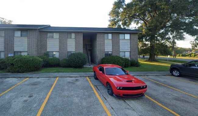 Building Photo - 1305 E Bayou Rd