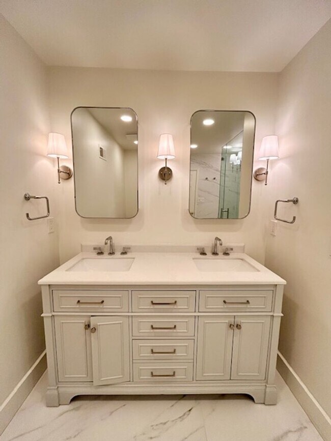 Building Photo - 10939 Wickshire Way