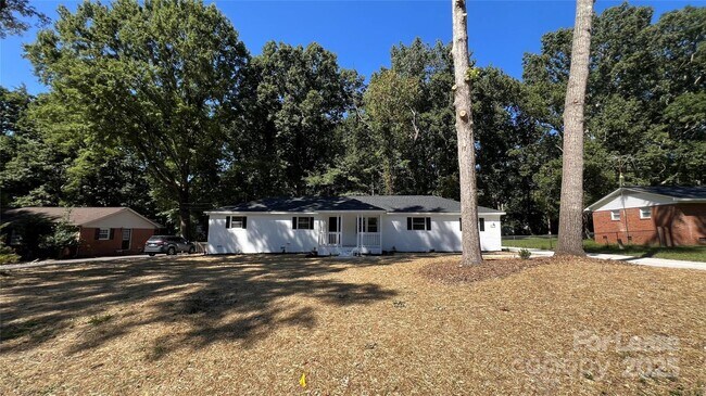 Building Photo - 308 Robinson Ave