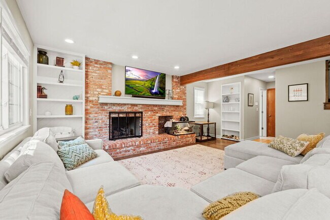Building Photo - 8040 S Jasmine Cir
