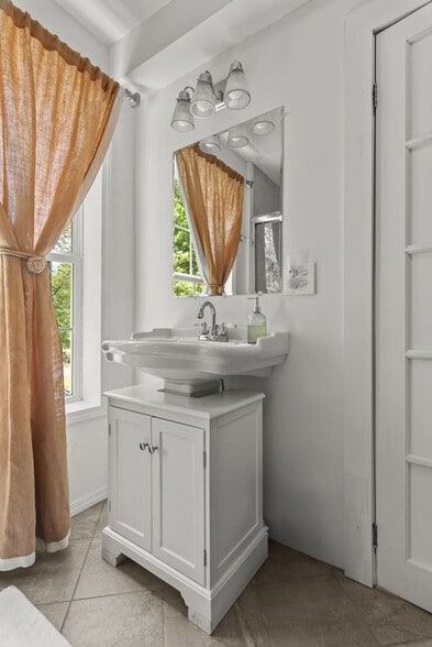 Building Photo - 1104 Crowe Rd