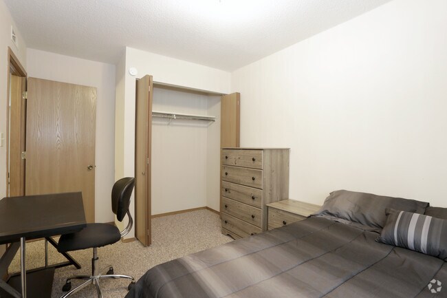 2 Bedroom 712SF - 2nd Bedroom - Smith Apartments @ 1009 West Clark