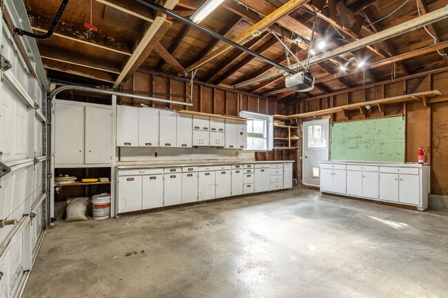 Building Photo - Beautiful & bright 3 bed / 2 Bath San Brun...