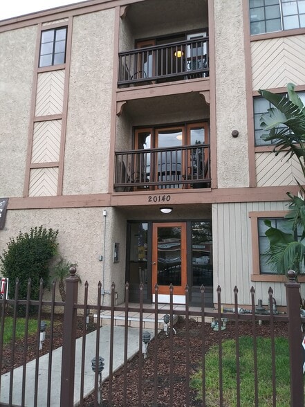 Building Photo - Roscoe Tower