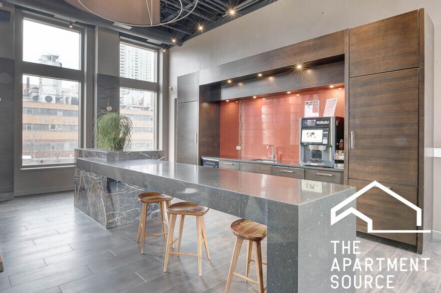 Building Photo - 353 N Desplaines St