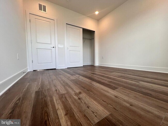 Building Photo - 10840 Cedar Ave