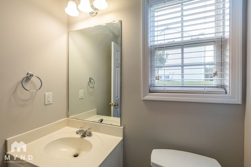 Building Photo - 432 The Gables Dr