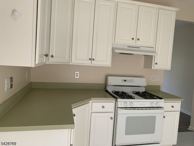 Building Photo - 60 Brock Ln