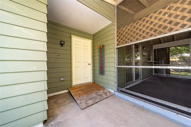 Building Photo - 14644 SW 35th Terrace Rd