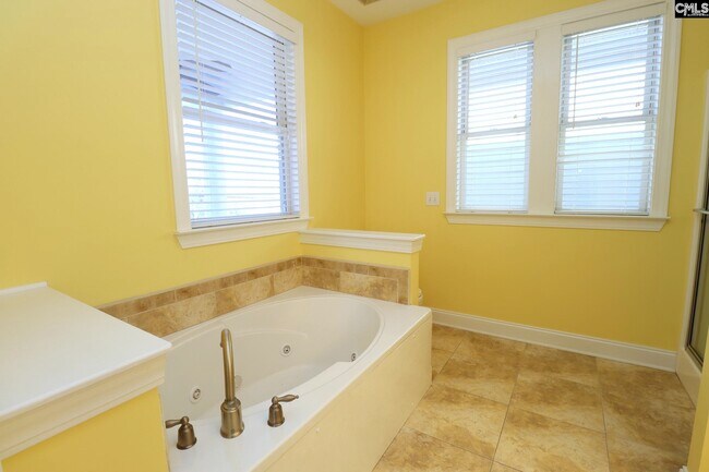 Building Photo - 1008 Woodrow St