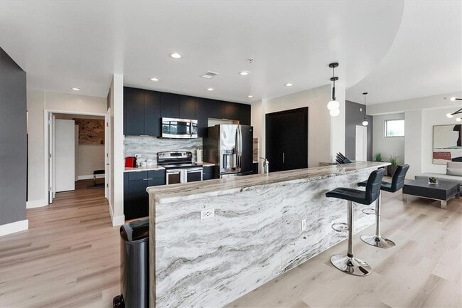 Building Photo - 525 E Jackson St