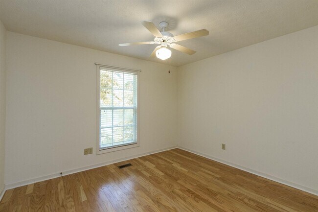 Building Photo - 566 Autumndale Dr