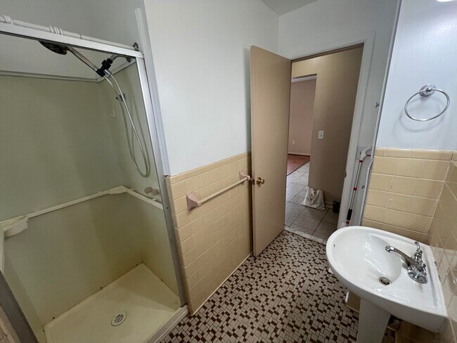 Building Photo - 7944 Grand St