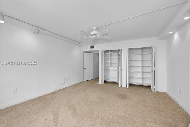 Building Photo - 2 Grove Isle Dr